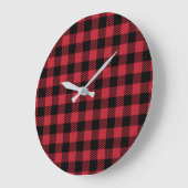 Gemütlicher roter Büffel-Karo im Winter Große Wanduhr (Winkel)
