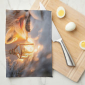 Gemütlicher Schlaffox unter verschneiten Zweigen Geschirrtuch (Viertel Falte)