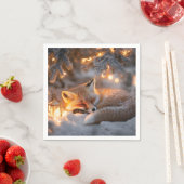 Gemütlicher Schlaffox unter verschneiten Zweigen Serviette (Beispiel)
