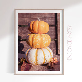 Gemütlicher Stapel von orangefarbenen Kürbissen Fo Poster