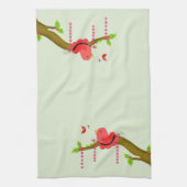 Gemütlicher Vogel schüttelt an einem Schmetterling Handtuch (Vertikal)