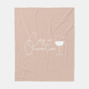Gemütliches Ambiente im Quarantäne Wine Blush Pi Fleecedecke