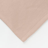 Gemütliches Ambiente im Quarantäne Wine Blush Pink Fleecedecke (Ecke)