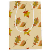Gemütliches Blätter aus Herbstapel Blätter aus Eic Mittlere Geschenktüte (Vorderseite)