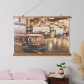 Gemütliches Café Moments Wandteppich Mit Holzrahmen (Schlafzimmer)