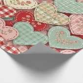 Gemütliches Cottage-Patchwork-Herz-Karodesign Geschenkpapier (Ecke)