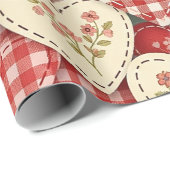 Gemütliches Cottage-Patchwork-Herz-Karodesign Geschenkpapier (Rolleneckpunkt)