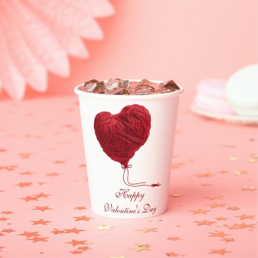 Gemütliches Garnherz für den Valentinstag Pappbecher (Insitu)