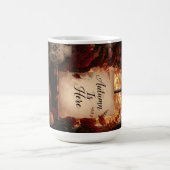 Gemütliches Herbstfenster Rustikale Falltypografie Kaffeetasse (Mittel)