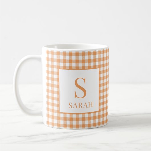 Gemütliches Orange Gingham Karo Monogramm Name Kaffeetasse (Links)