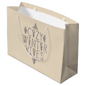 Gemütliches Wintervibes Design Große Geschenktüte (Rückseite Schrägansicht)