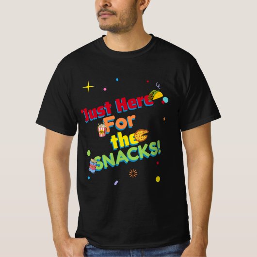 Genau hier für die SNACKS! humorvoll T-Shirt (Vorderseite)