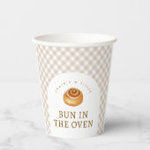 Gender Neutral Cinnamon Bun In Oven Baby Shower Pappbecher (Vorderseite)