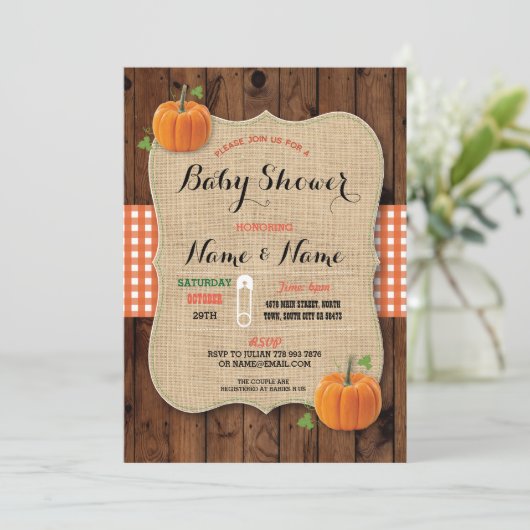 Gender Reveal Baby Shower Red Karo Pumpkin Einladu Einladung (Stehend Vorderseite)