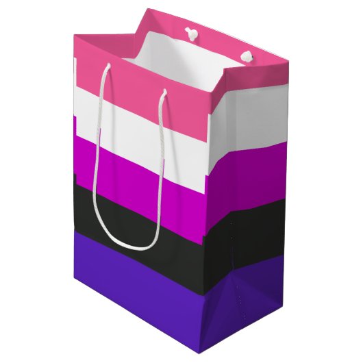 Genderfluid-Strichflagge Mittlere Geschenktüte (Vorderseite Schrägansicht)