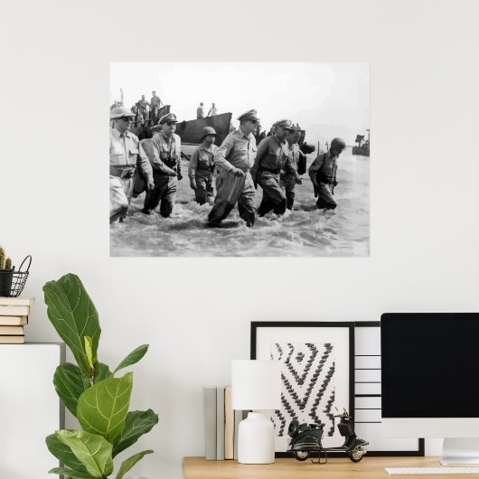 General Douglas MacArthur kehrt zurück Poster (Heimbüro)