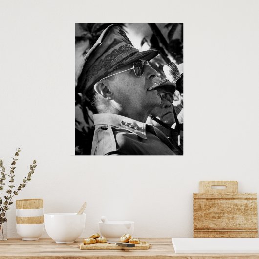 General Douglas MacArthur mit Corncob Pipe Poster (Küche)