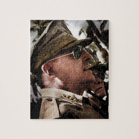 General Douglas MacArthur Puzzle (Vertikal)