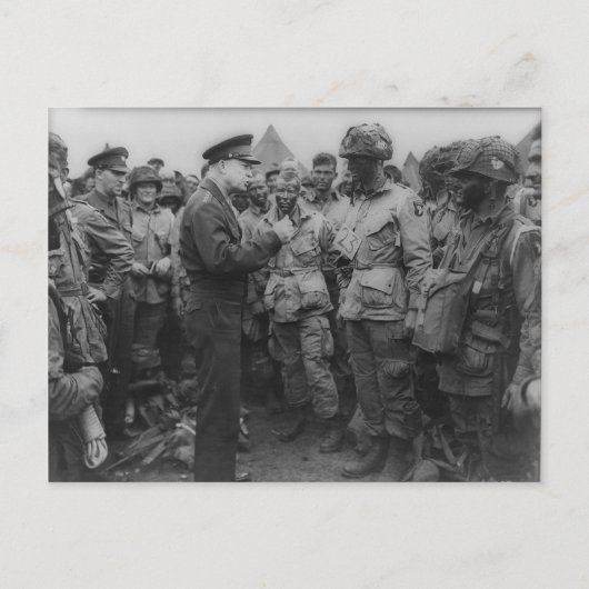 General Dwight D. Eisenhower mit Fallschirmjägern Postkarte (Vorderseite)