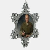 General Dwight Eisenhower 5-Sterne-Portrait Schneeflocken Zinn-Ornament (Links)