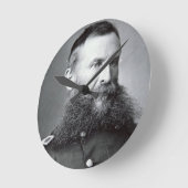 General George Crook (b/w Foto) Runde Wanduhr (Winkel)