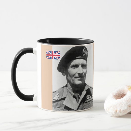 General Montgomery "Monty" Portrait Mug Tasse (Mit Donut)