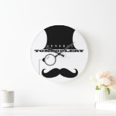 General Tomfoolery Wall Clock Große Wanduhr (Zuhause)