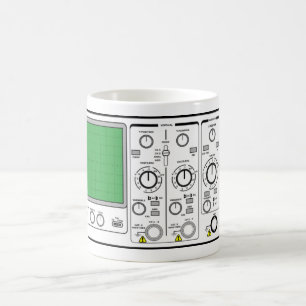 Generischer Oszilloskopspanntester an der Vorderse Kaffeetasse