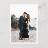 Genevieve Schwarz-Weiß-Foto Moderne Hochzeit Begleitkarte (Rückseite)