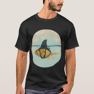 Genialer Tarnanzug, Goldfisch mit einer Haifischfl T-Shirt