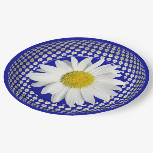 Genießen Sie das Shasta Daisy Beauty Pappteller (Schrägansicht)