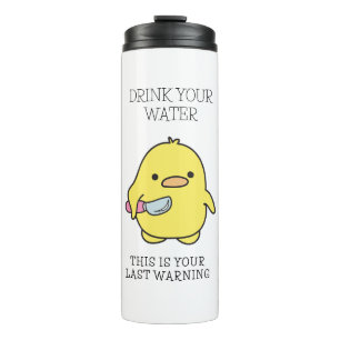 Genießen Sie die Erinnerung des Wassers von einer  Thermosbecher