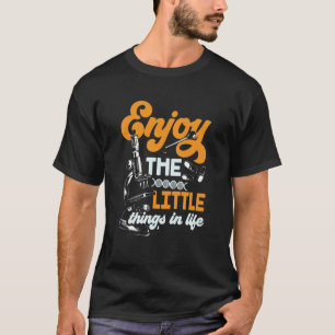 Genießen Sie die kleinen Dinge in den Mikroskopen  T-Shirt