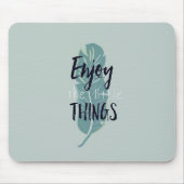 „Genießen Sie die kleinen Dinge“ Minimal-Feder-Mau Mousepad (Vorne)