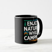 Genießen Sie die Natur während des Campings Tasse (VorderseiteRechts)