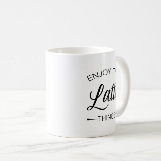 Genießen Sie die neuesten Dinge Stilvoller Text Kaffeetasse (VorderseiteRechts)