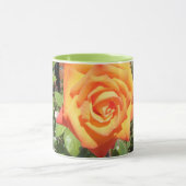 Genießen Sie eine Tasse mit einer orange Rose von (Zentrum)