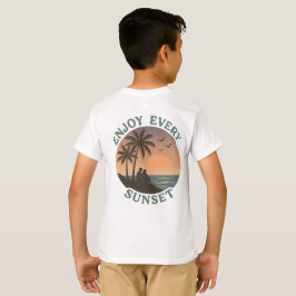 "Genießen Sie jeden Sonnenuntergang - Retro Beach" T-Shirt