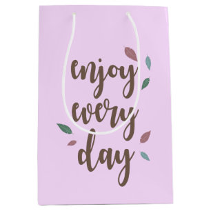 Genießen Sie jeden Tag Fether Motivation Text Mittlere Geschenktüte