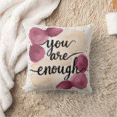 Gentle Erinnerung: "You Are Enough" in Mauve & Cre Kissen (Decke)