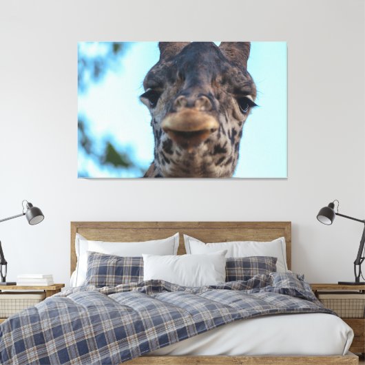 Gentle Giraffe Leinwanddruck (Insitu (Schlafzimmer))