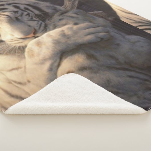 Gentle White Tiger Sherpa Blanket – Comfort & Calm Sherpadecke (3/4)