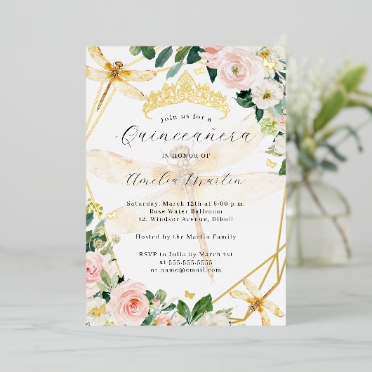 Geo Blush Floral Gold Dragonfly Quinceanera Folieneinladung (Stehend vorne)