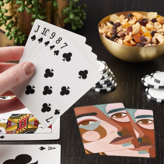 Geo stellen Upclose gegenüber Spielkarten (In Situ)