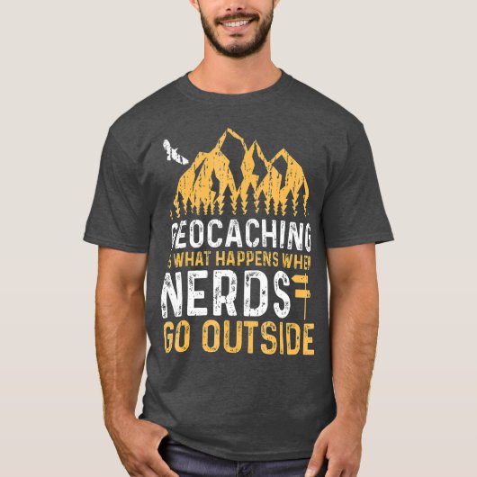 Geocaching ist das, was passiert, wenn Nerd nach d T-Shirt (Vorderseite)