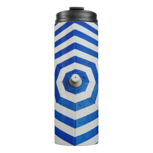 Geöffnet gestreifter Regenschirm Thermosbecher