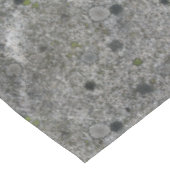 Geologie-Granit-Felsen mit grünem Moos Tischdecke (Schrägansicht)