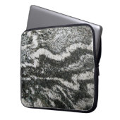 Geologie-grauer Felsen mit horizontalem Laptopschutzhülle (Vorderseite Links)