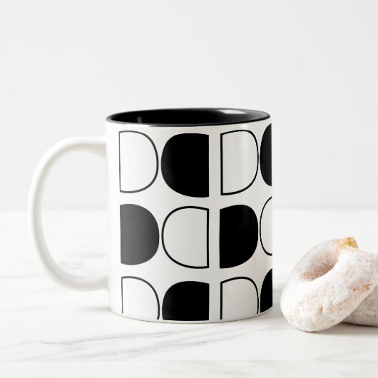 Geometric Black and White Half Circle Zweifarbige Tasse (Mit Donut)