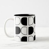 Geometric Black and White Half Circle Zweifarbige Tasse (Links)